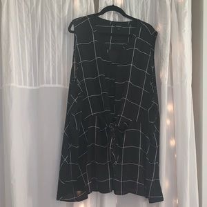 Black and White Torrid Tie Front Peplum Top 6x